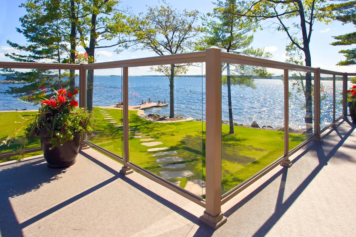 Myrtle Beach Aluminum Railing with Glass