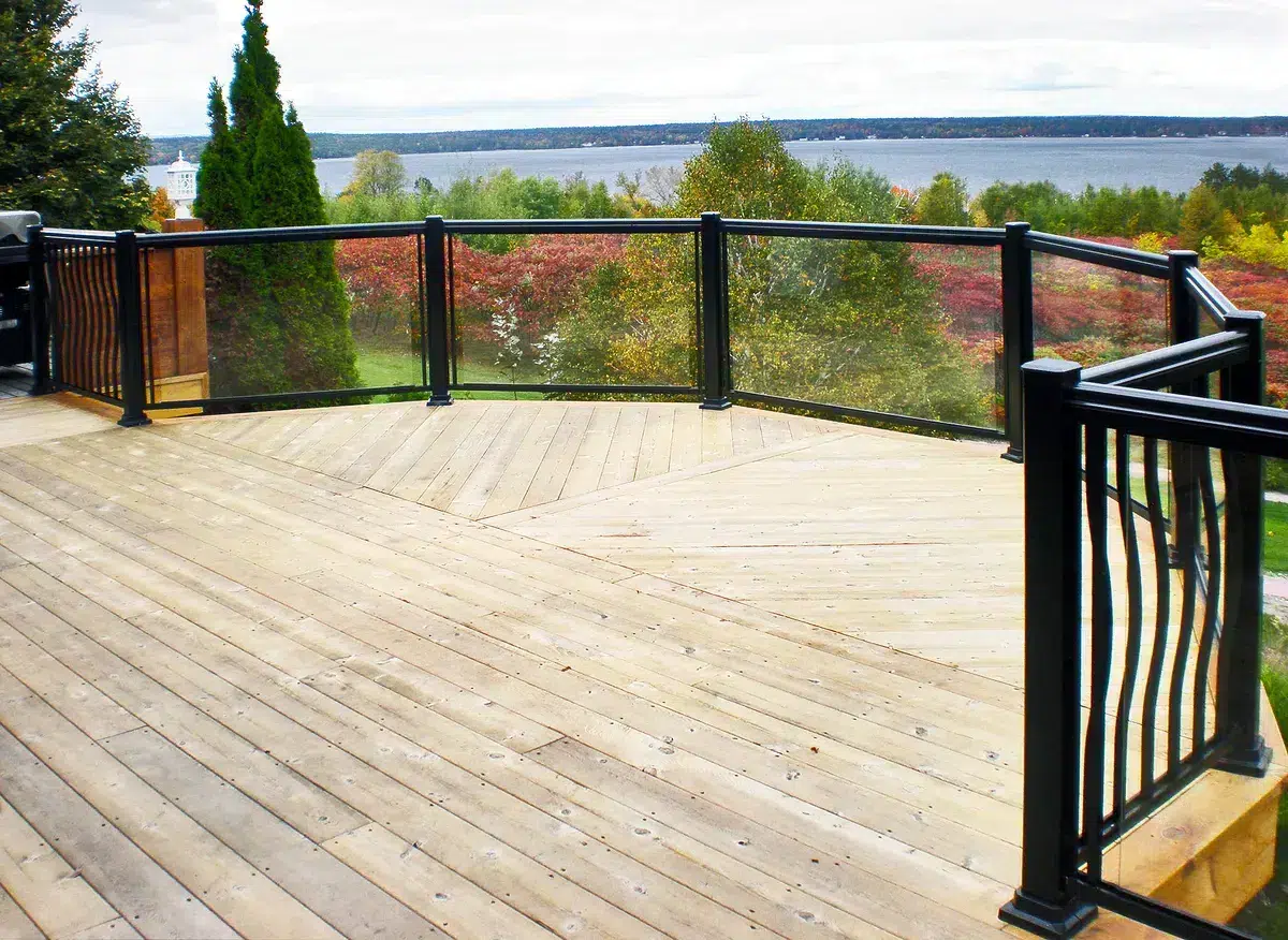 Myrtle Beach Aluminum Railing with Glass