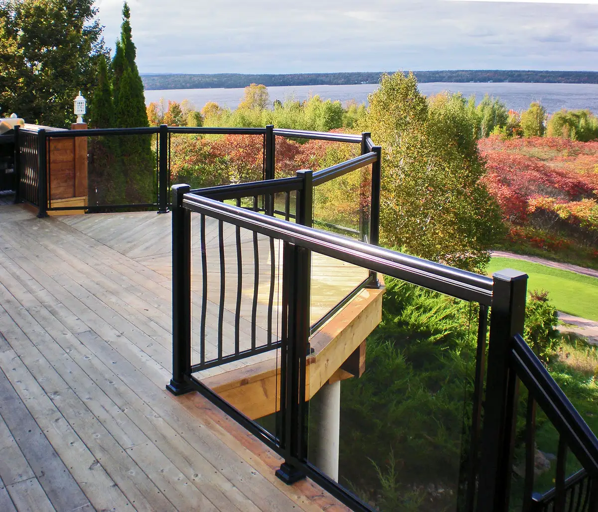 Myrtle Beach Aluminum Railing with Glass