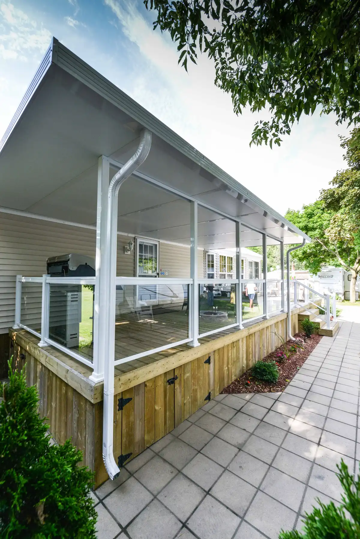 Myrtle Beach Aluminum Railing with Glass