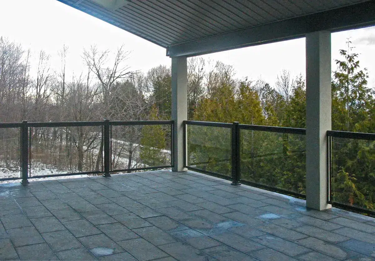 Myrtle Beach Aluminum Railing with Glass