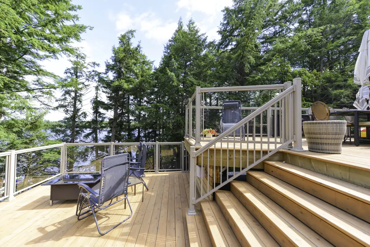 Myrtle Beach Aluminum Railing with Glass