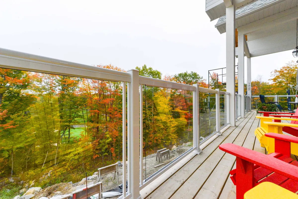 Myrtle Beach Aluminum Railing with Glass