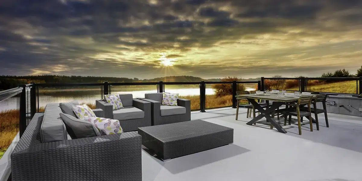 Myrtle Beach Aluminum Railing with Glass