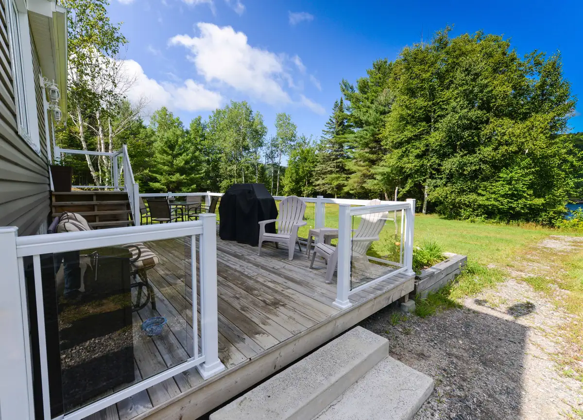 Myrtle Beach Aluminum Railing with Glass