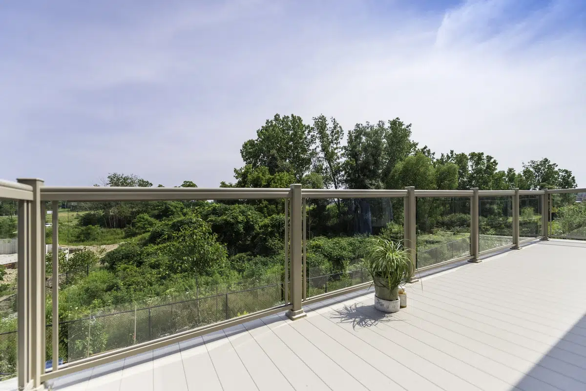 Myrtle Beach Aluminum Railing with Glass